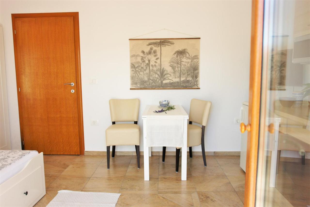 Iva Apartmani Vodice Luaran gambar