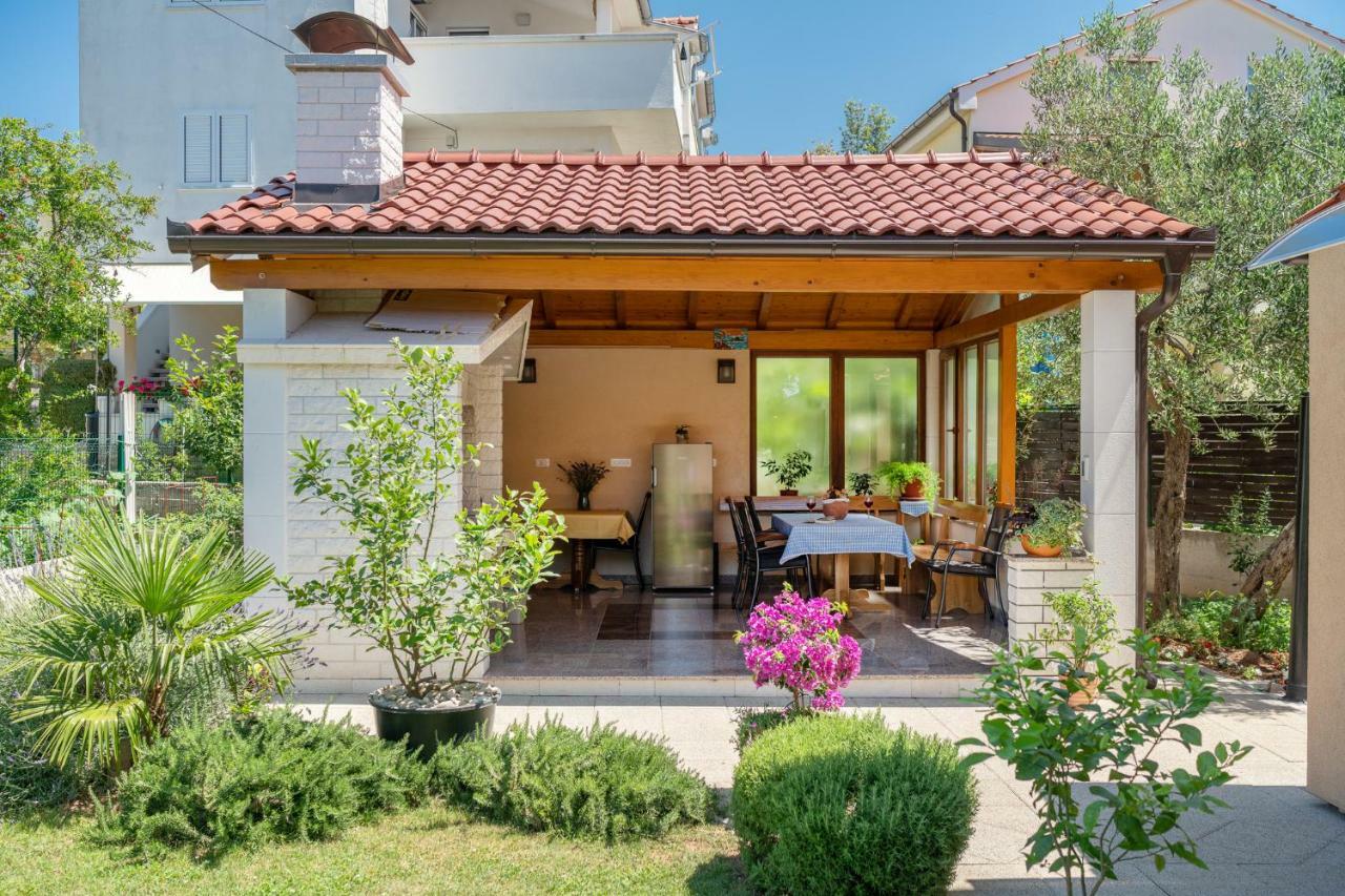 Iva Apartmani Vodice Luaran gambar